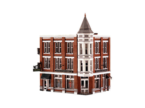 HO Davenport Department Store - Built-&-Ready Landmark Structures(R) -- Assembled - 5-1/8 x 3-7/8" 13 x 9.8cm