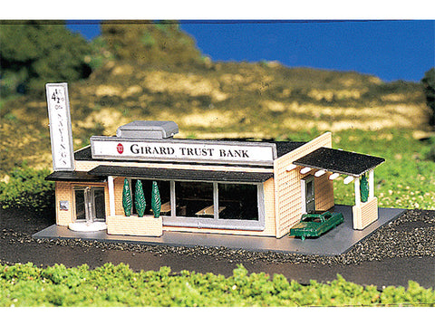 N Drive-In Bank w/Figures (Assembled) -- 3 x 4-3/4" 7.7 x 12.1cm