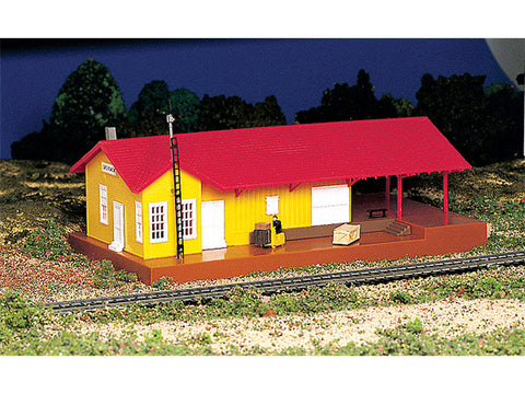 HO Operating Accessories - Freighthouse w/Light - Assembled -- 5-1/2 x 9-1/2" 14 x 24.1cm
